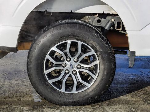 Used 2022 Ford F150 Lariat w/ Trailer Tow Package image 12