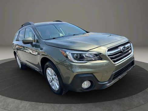 Used 2018 Subaru Outback 2.5i Premium AWD/4WD image 3