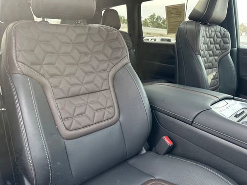 Used 2025 Nissan Armada Platinum w/ Convenience Package image 44