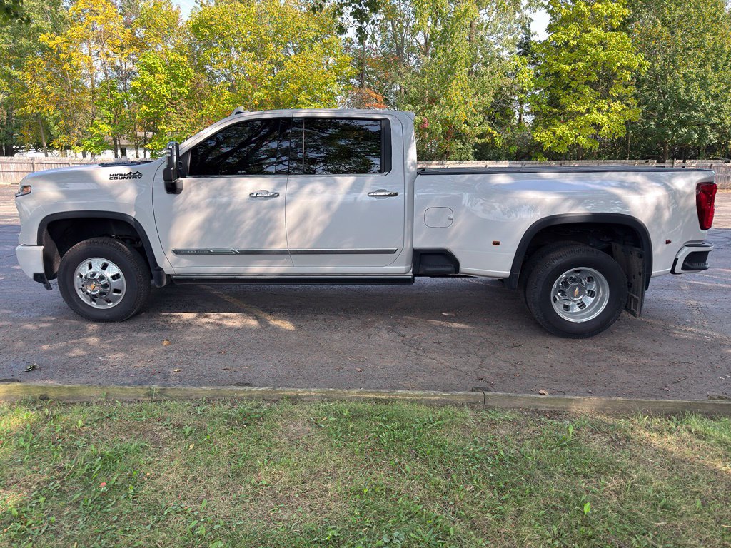 Used 2025 Chevrolet Silverado 3500 High Country w/ High Country Premium Package AWD/4WD image 21