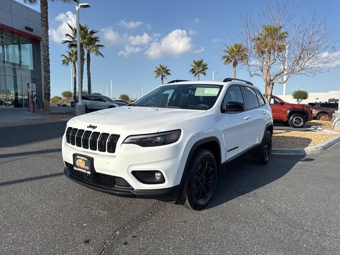 Used 2023 Jeep Cherokee Altitude Lux image 2