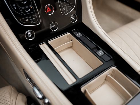 Used 2016 Aston Martin DB9 GT image 52