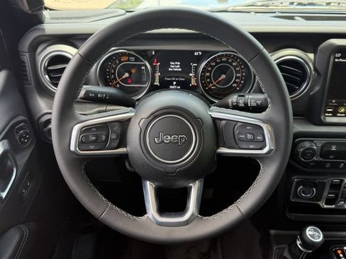 Used 2023 Jeep Wrangler Unlimited Sahara AWD/4WD image 13