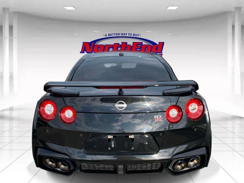 Used 2024 Nissan GT-R Premium w/ Floor Mat Package AWD/4WD image 8