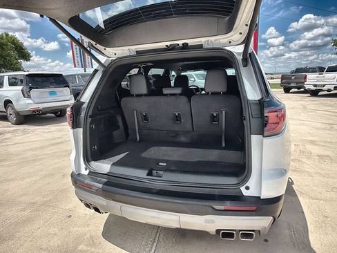 Certified 2026 GMC Acadia Elevation w/ Elevation Premium Package FWD image 25
