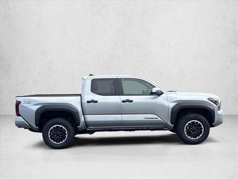 Certified 2025 Toyota Tacoma TRD Off-Road AWD/4WD image 4
