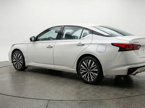Used 2025 Nissan Altima 2.5 SV image 6