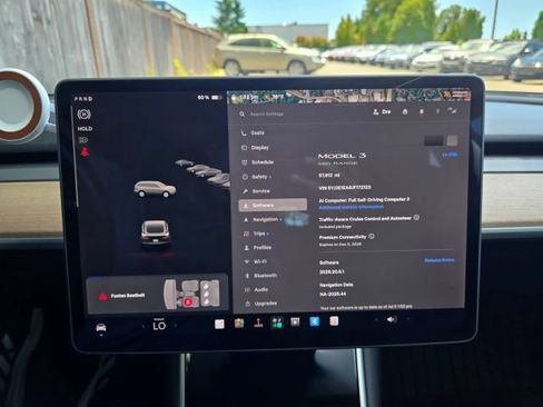 Used 2018 Tesla Model 3 Mid Range RWD image 2