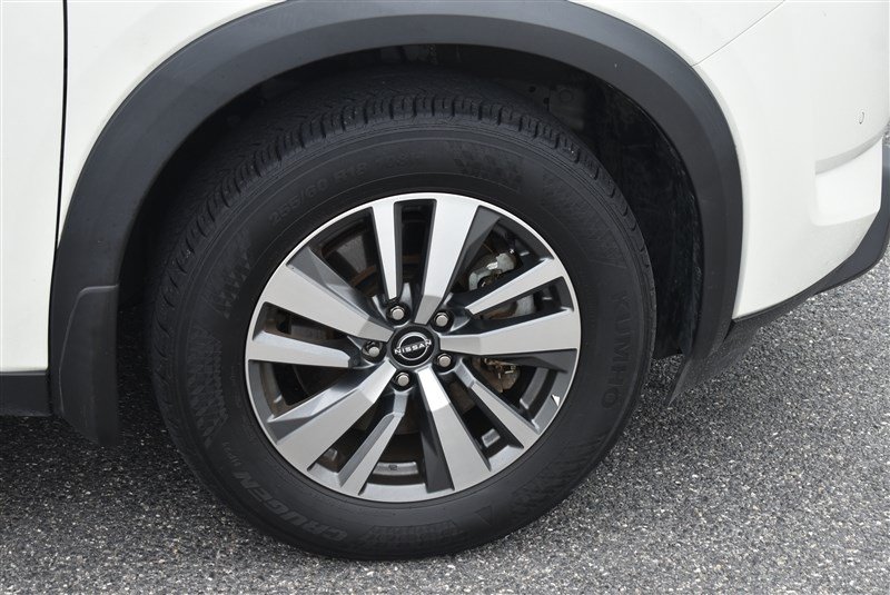 Used 2024 Nissan Pathfinder SL AWD/4WD image 3