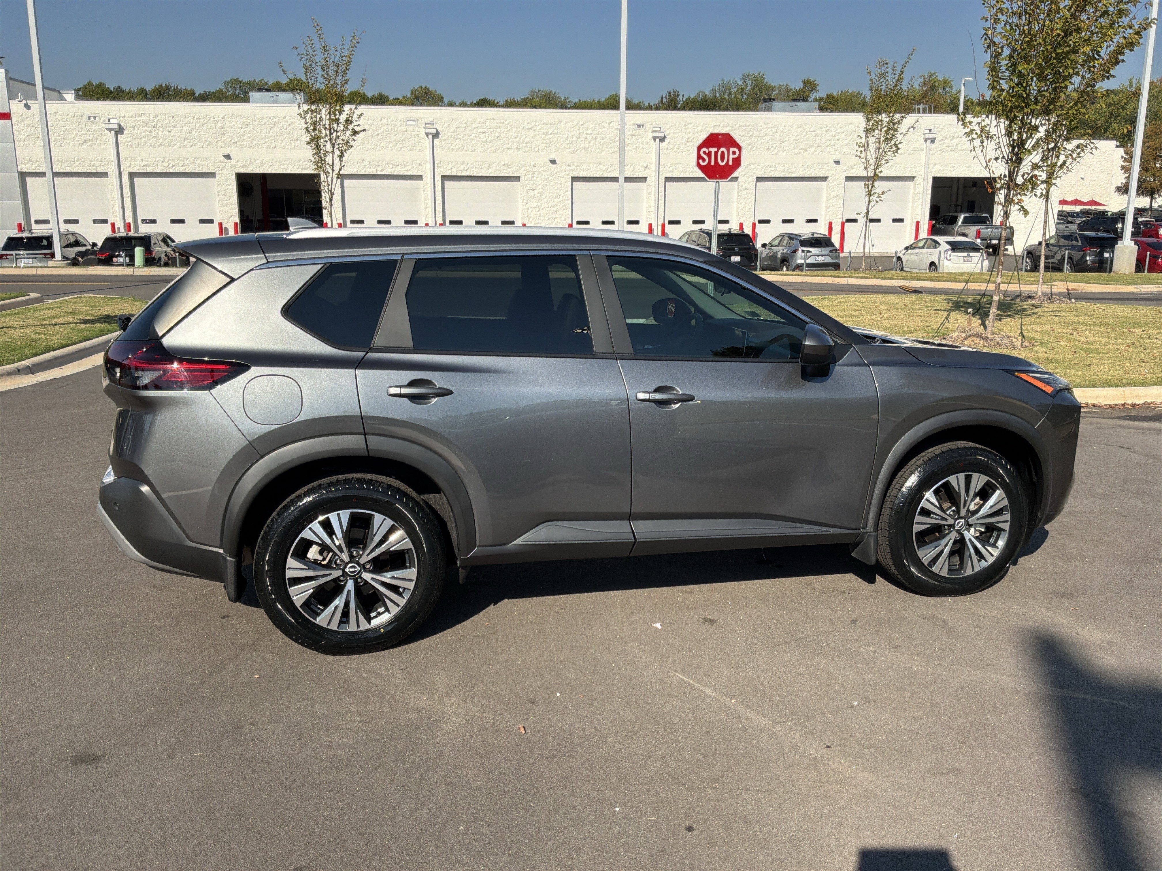 Used 2023 Nissan Rogue SV w/ SV Premium B Package FWD image 11