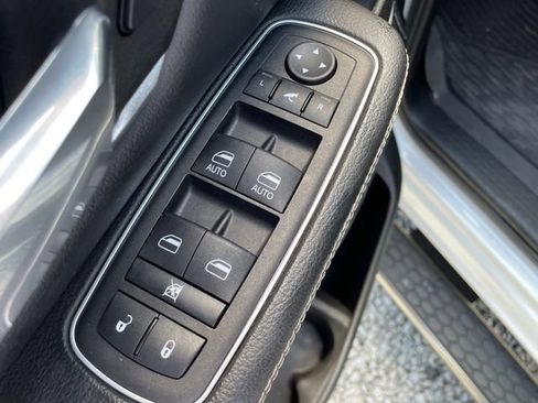 Used 2023 RAM 1500 Laramie AWD/4WD image 25