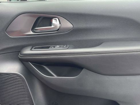New 2026 Chrysler Pacifica Select image 15