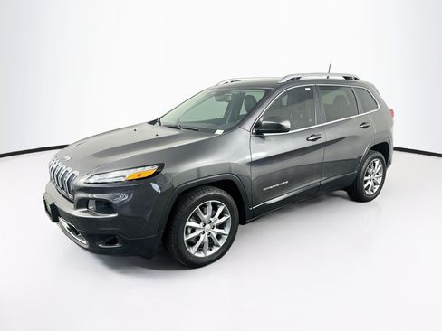 Used 2018 Jeep Cherokee Limited w/ Luxury Group FWD image 3