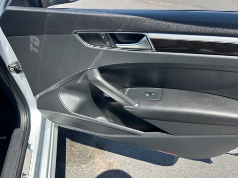 Used 2018 Volkswagen Passat GT FWD image 16