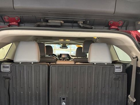 Used 2022 Toyota Highlander XLE image 17