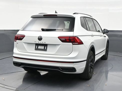 Used 2024 Volkswagen Tiguan SE R-Line FWD image 2