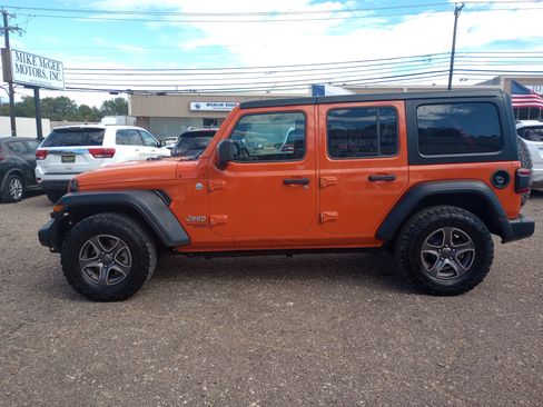 Used 2018 Jeep Wrangler Unlimited Sport S AWD/4WD image 4