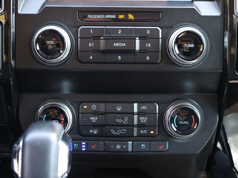 Used 2019 Ford F150 Lariat w/ Equipment Group 502A Luxury AWD/4WD image 35