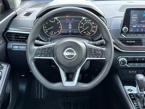Used 2024 Nissan Altima 2.5 SV FWD image 14