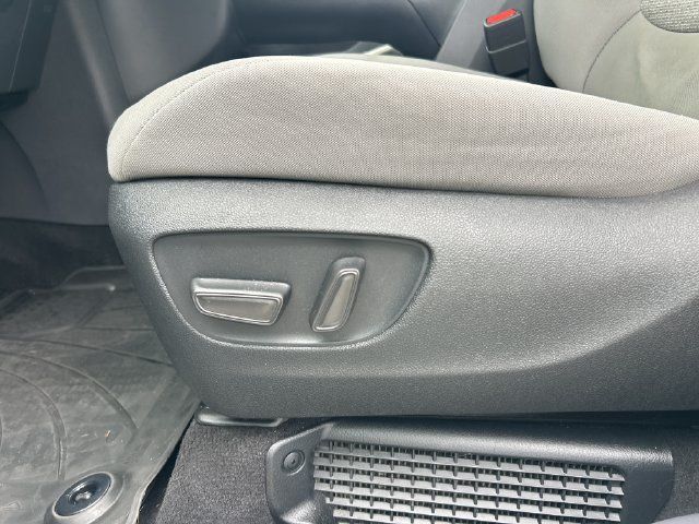 Used 2024 Toyota Sienna LE AWD/4WD image 12