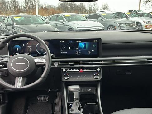 Used 2025 Hyundai Tucson SEL image 12