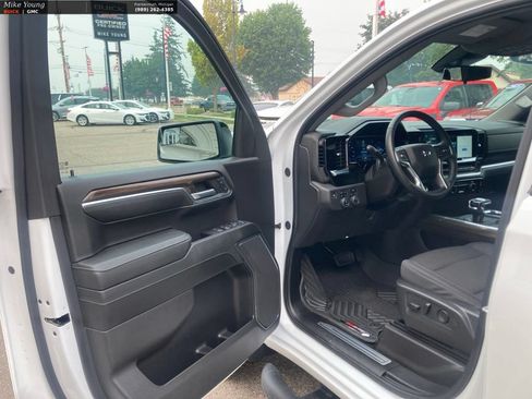 Used 2024 Chevrolet Silverado 1500 LT Trail Boss w/ Protection Package AWD/4WD image 19