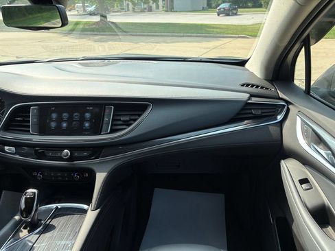 Used 2019 Buick Enclave Essence AWD/4WD image 32