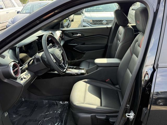 Used 2025 Chevrolet Trax RS w/ Sunroof Package FWD image 10