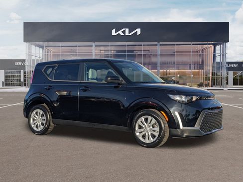 Certified 2023 Kia Soul LX image 1
