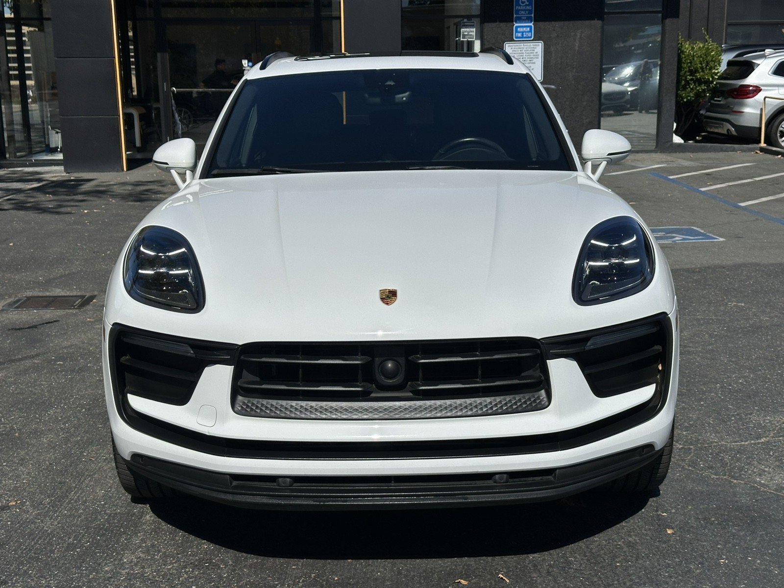 Used 2023 Porsche Macan AWD/4WD image 5