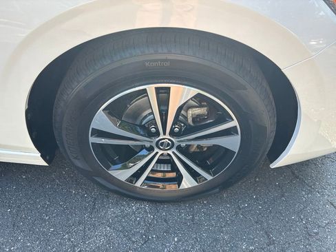 Certified 2023 Nissan Sentra SV w/ Trunk Package FWD image 9