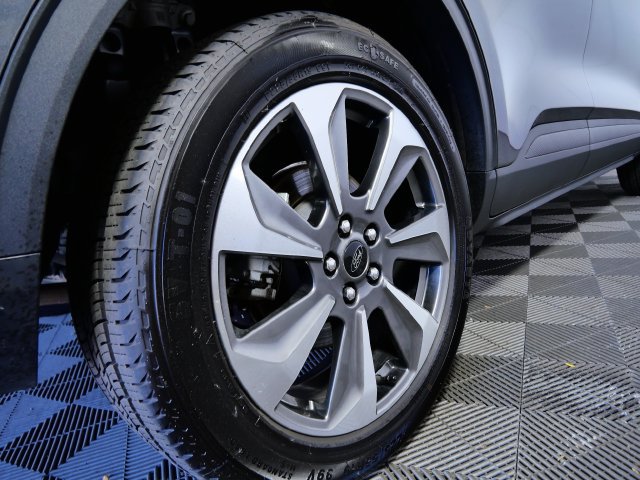 Certified 2025 Ford Escape Platinum AWD/4WD image 9