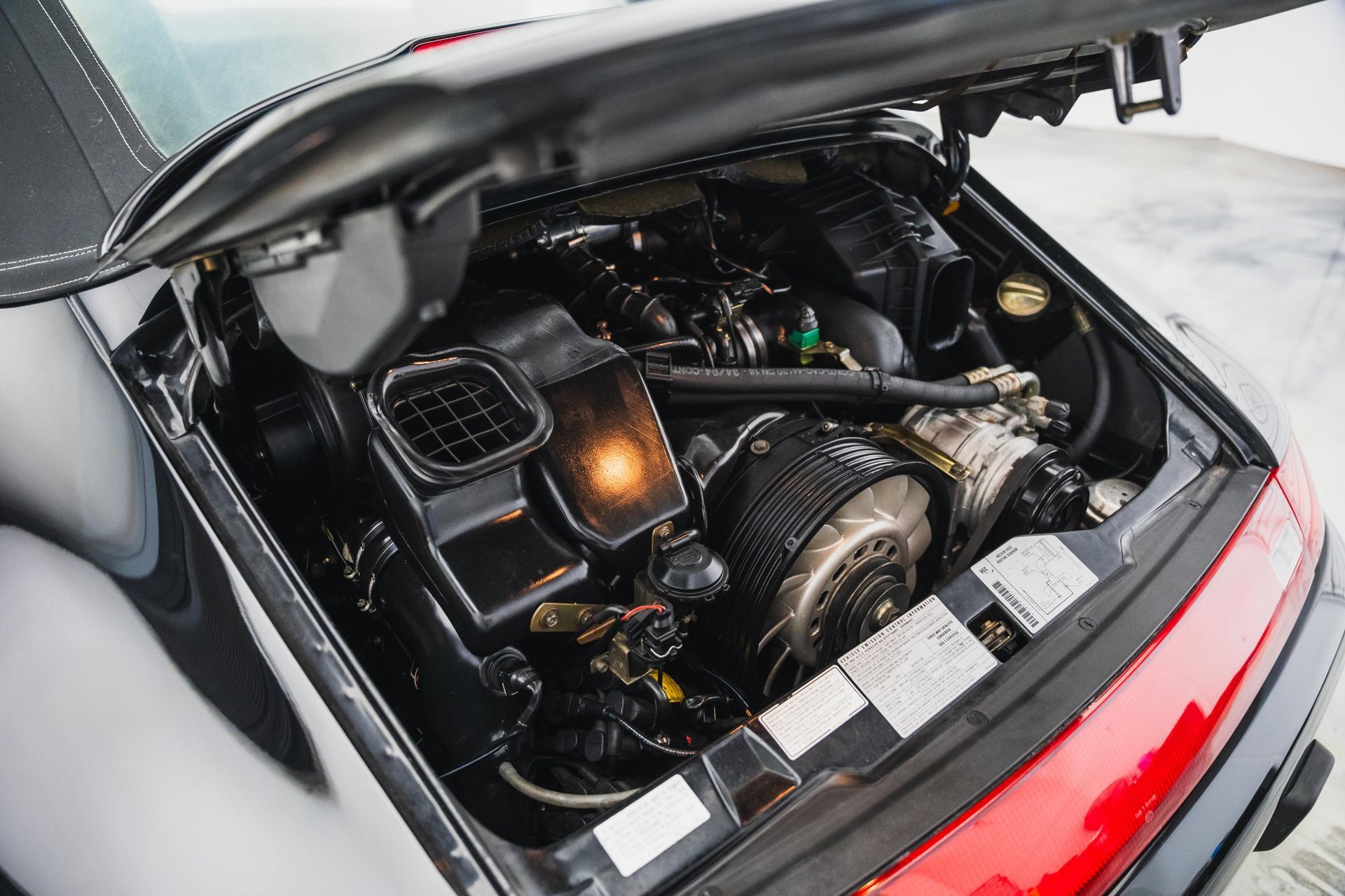 Used 1995 Porsche 911 Carrera RWD image 99