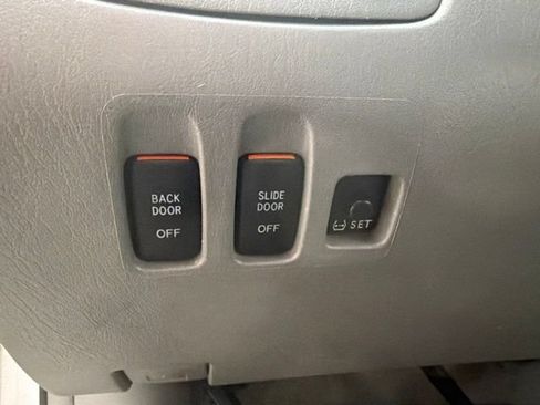 Used 2008 Toyota Sienna XLE FWD image 16