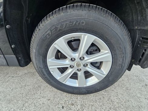 Used 2013 Toyota Highlander SE w/ Cold Weather Pkg image 10