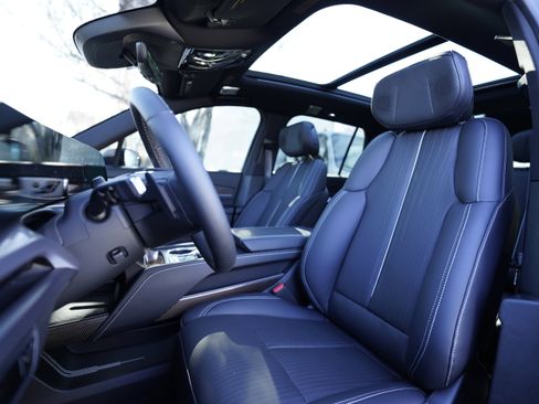 Used 2026 Cadillac Vistiq Sport image 12