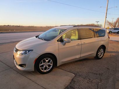 Used 2017 Chrysler Pacifica Touring-L w/ Tire & Wheel Group