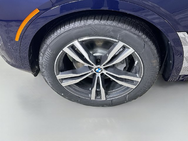 Used 2026 BMW X7 xDrive40i AWD/4WD image 32