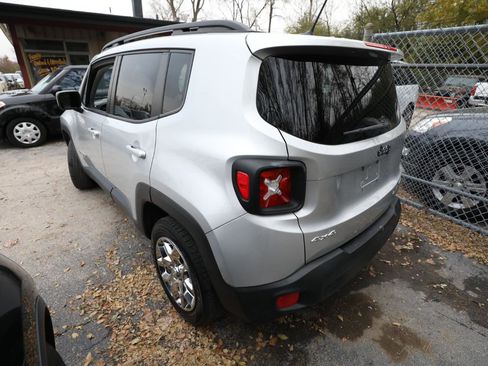 Used 2016 Jeep Renegade Latitude image 9