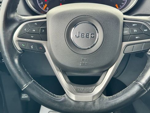 Used 2022 Jeep Grand Cherokee Limited image 21