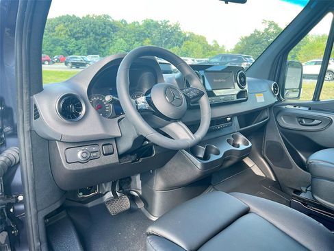 New 2025 Mercedes-Benz Sprinter 2500 image 10