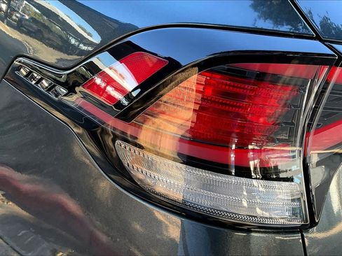 Used 2025 Kia Sportage EX image 25