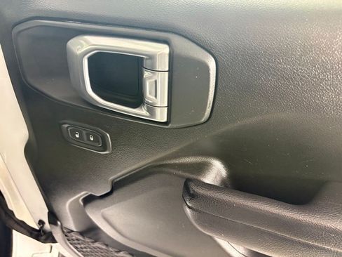 Used 2025 Jeep Wrangler Unlimited Sport AWD/4WD image 13