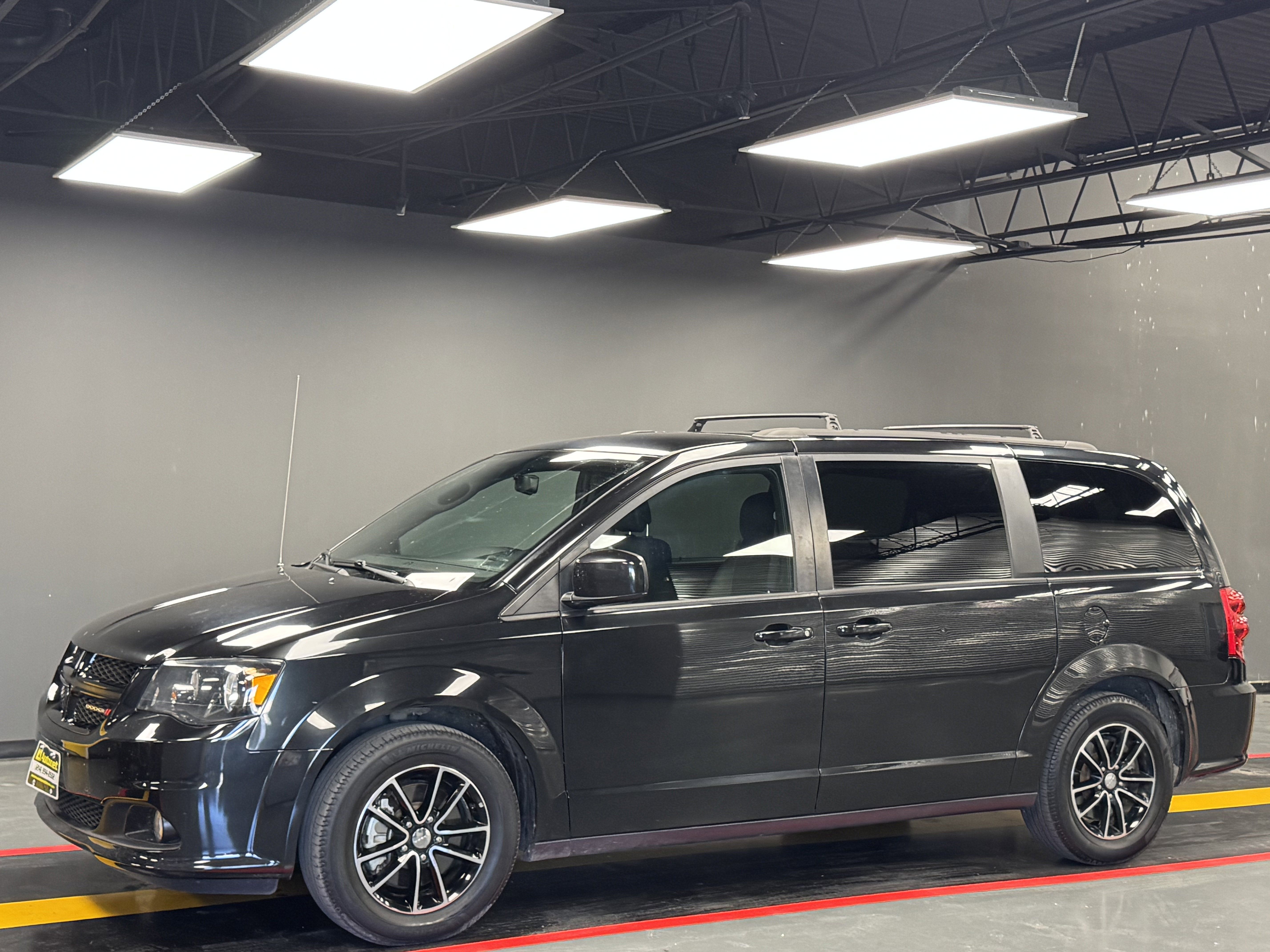 Used 2018 Dodge Grand Caravan GT FWD image 1