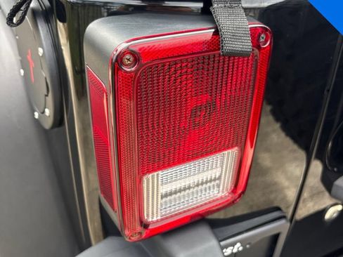 Used 2015 Jeep Wrangler Sport AWD/4WD image 9