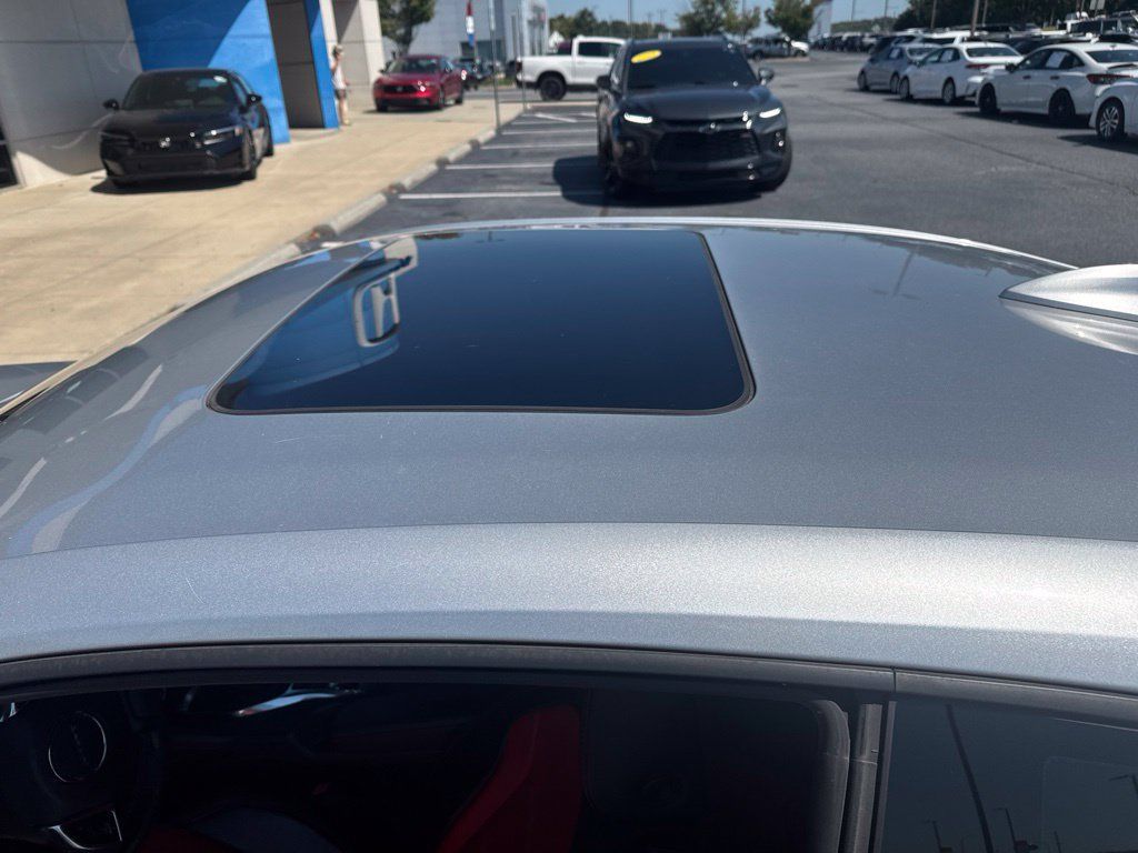 Used 2018 Chevrolet Camaro LT RWD image 6