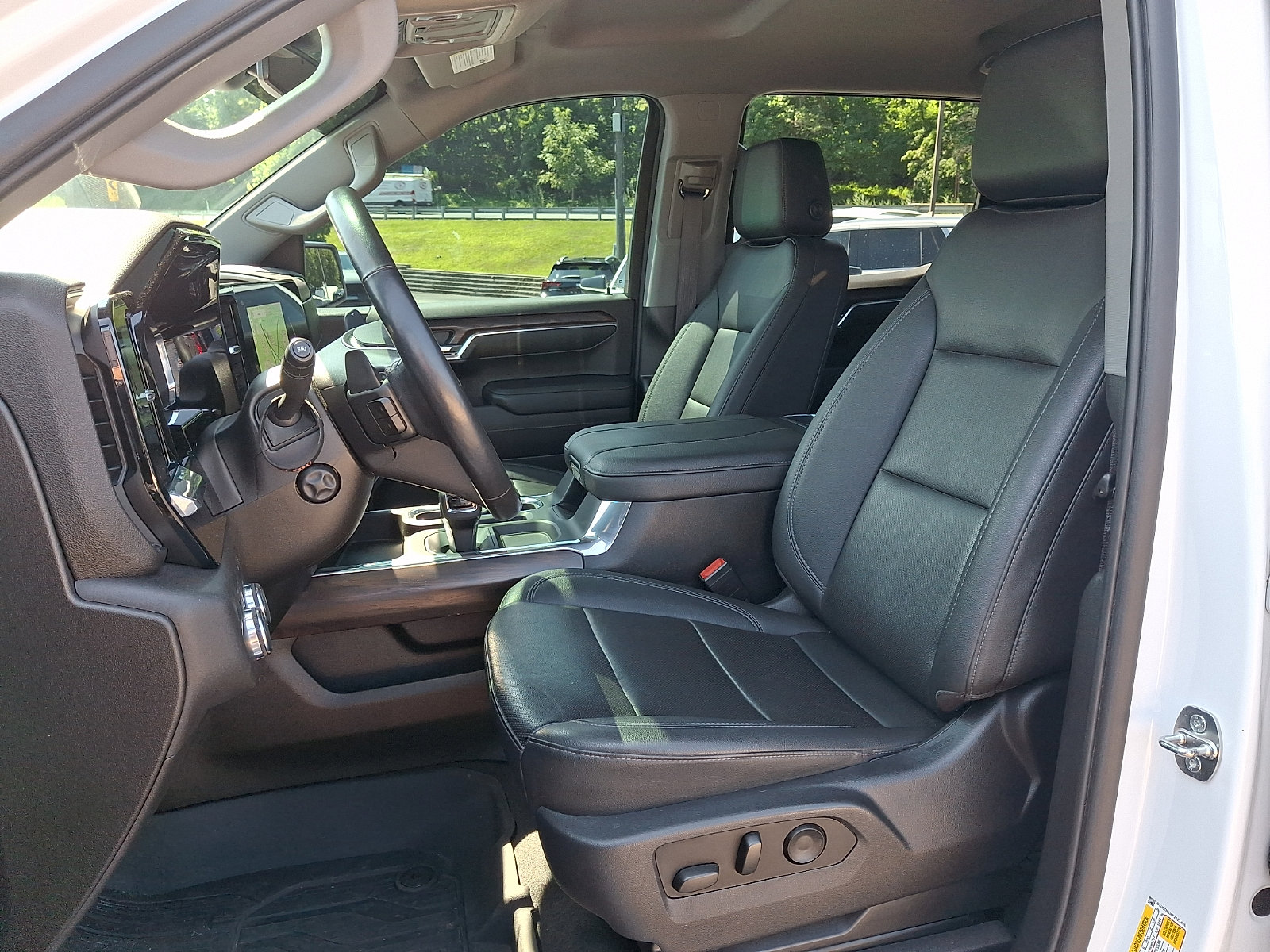 Used 2023 GMC Sierra 1500 SLT w/ SLT Premium Package AWD/4WD image 14