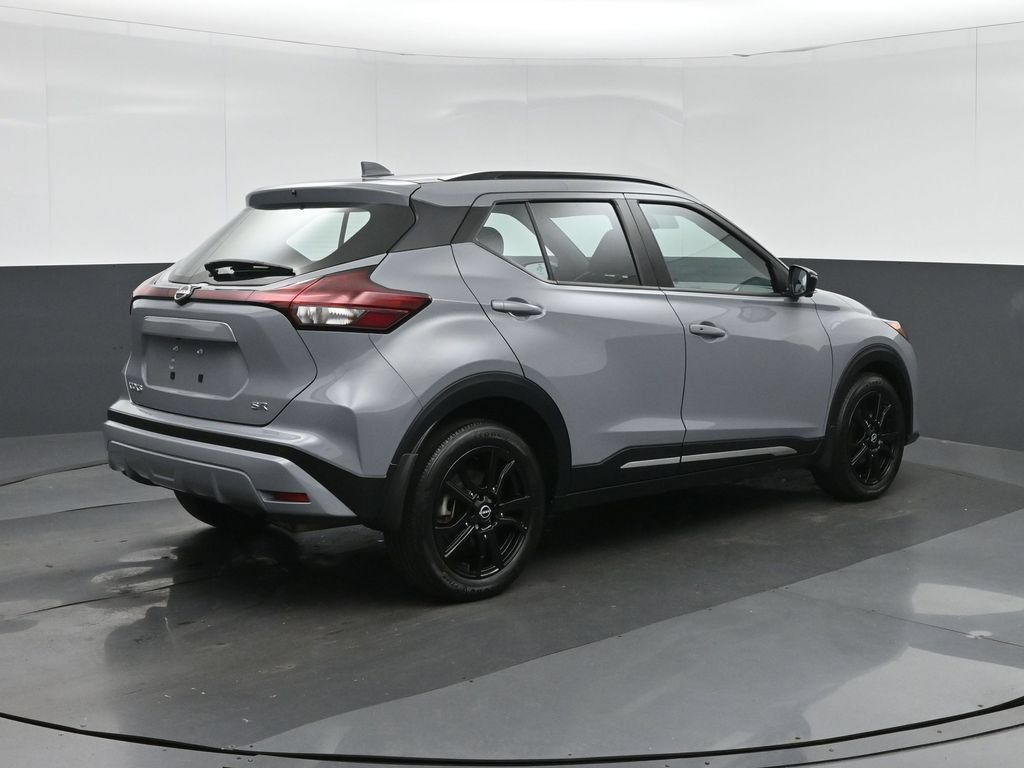 Used 2023 Nissan Kicks SR FWD image 7