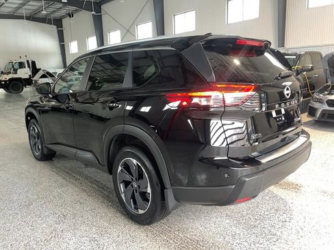 Used 2024 Nissan Rogue SV w/ SV Premium Package image 21