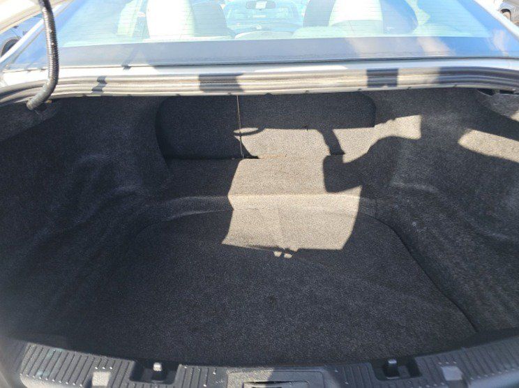 Used 2018 Ford Taurus SE FWD image 10
